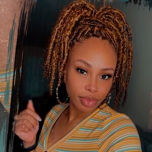 Meet your Posher, Goldie